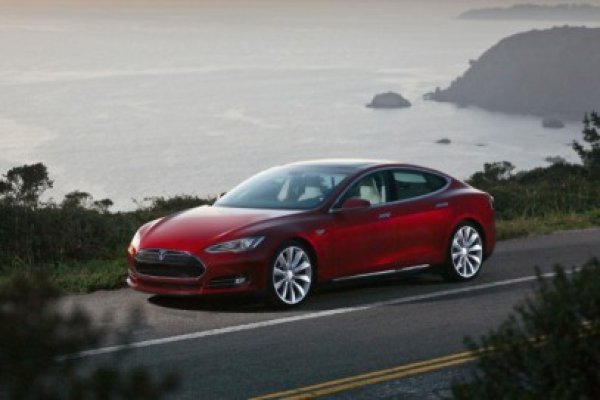 Automobilul Model S al Tesla a zdrobit, la propriu, testele de siguranţă